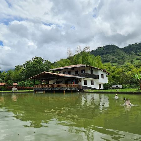 Hotel Campestre Alameda Tamesis ภายนอก รูปภาพ