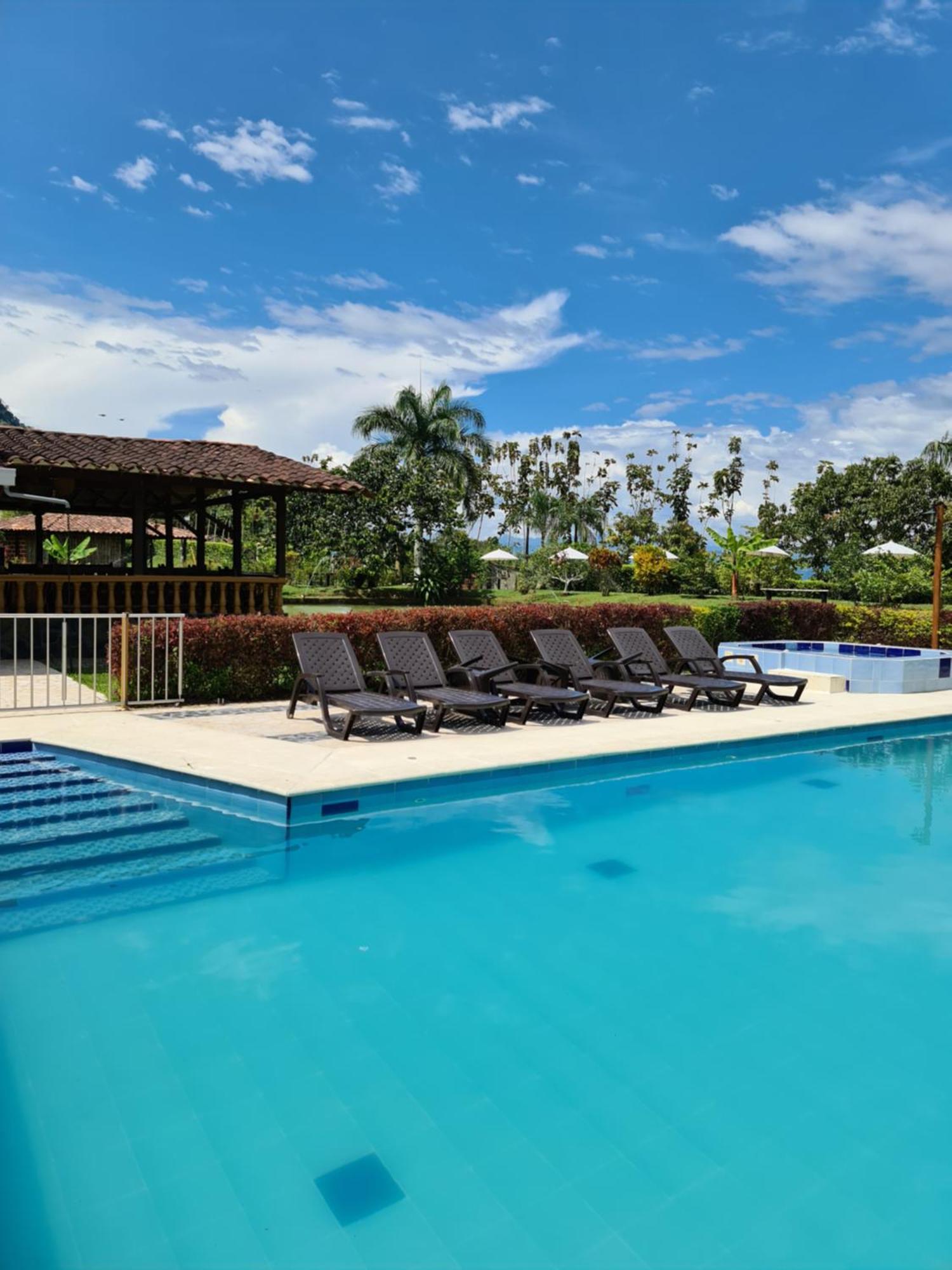 Hotel Campestre Alameda Tamesis ภายนอก รูปภาพ